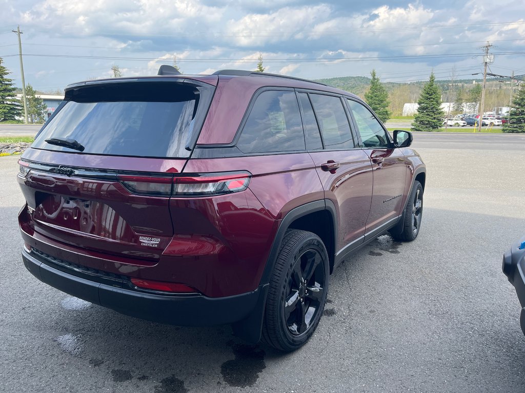 2024  Grand Cherokee ALTITUDE in Grand-Sault and Edmunston, New Brunswick - 8 - w1024h768px