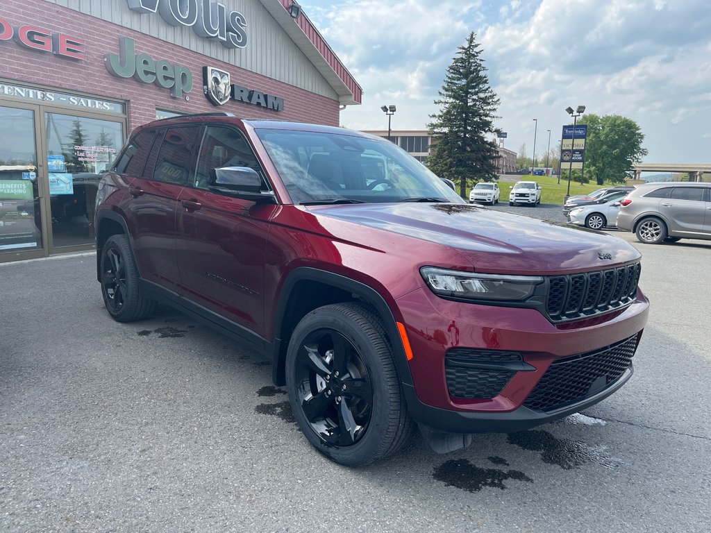 2024  Grand Cherokee ALTITUDE in Grand-Sault and Edmunston, New Brunswick - 3 - w1024h768px