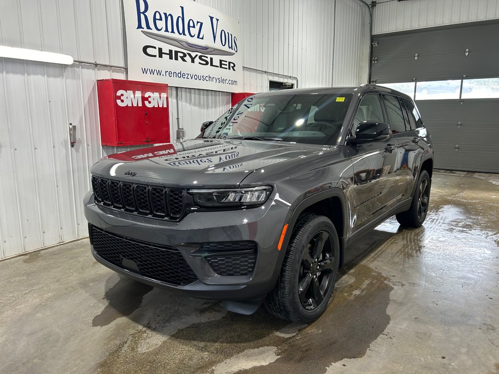 2024  Grand Cherokee ALTITUDE in Grand-Sault and Edmunston, New Brunswick - 1 - w1024h768px