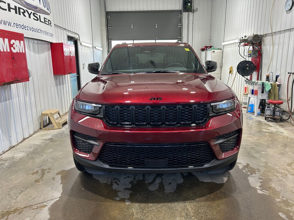 2025 Jeep Grand Cherokee LAREDO ALTITUDE in Grand-Sault and Edmunston, New Brunswick - 2 - w1024h768px