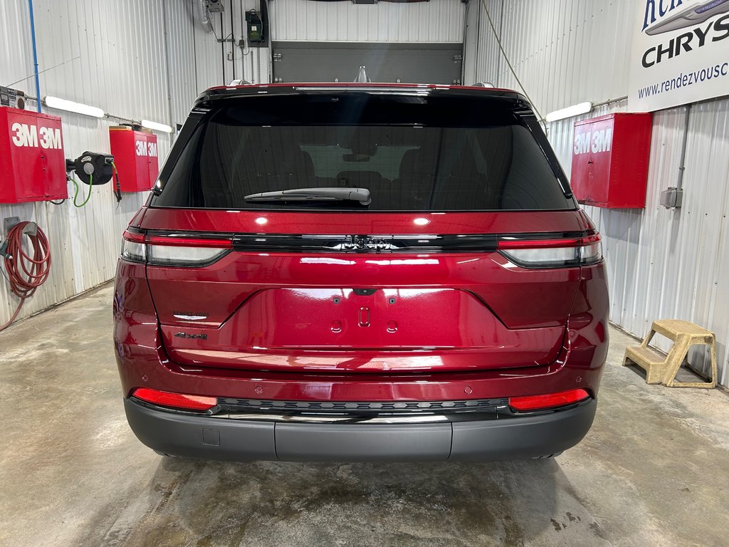 2025 Jeep Grand Cherokee LAREDO ALTITUDE in Grand-Sault and Edmunston, New Brunswick - 5 - w1024h768px