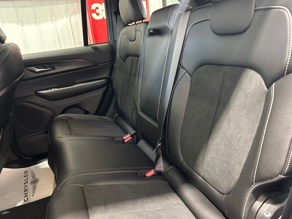 2025 Jeep Grand Cherokee LAREDO ALTITUDE in Grand-Sault and Edmunston, New Brunswick - 9 - w1024h768px