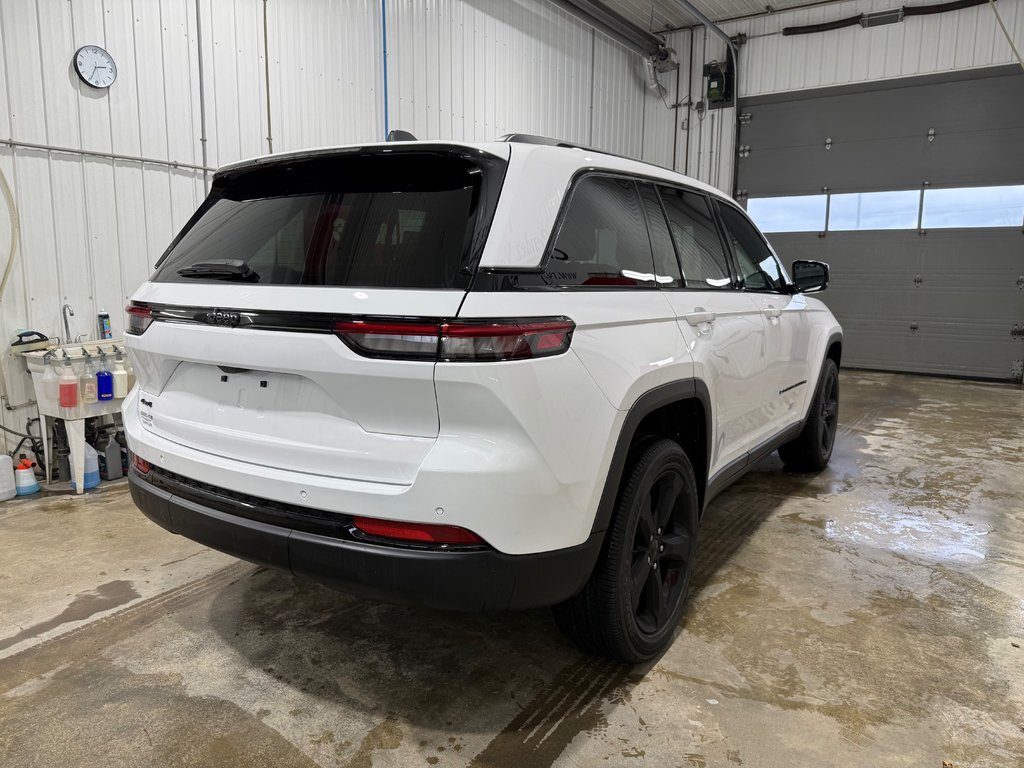 2025 Jeep Grand Cherokee LAREDO ALTITUDE in Grand-Sault and Edmunston, New Brunswick - 4 - w1024h768px
