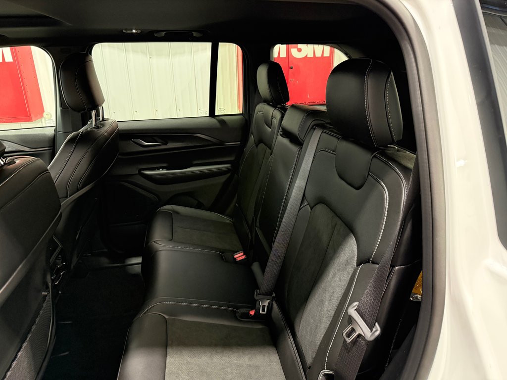 2025 Jeep Grand Cherokee LAREDO ALTITUDE in Grand-Sault and Edmunston, New Brunswick - 8 - w1024h768px