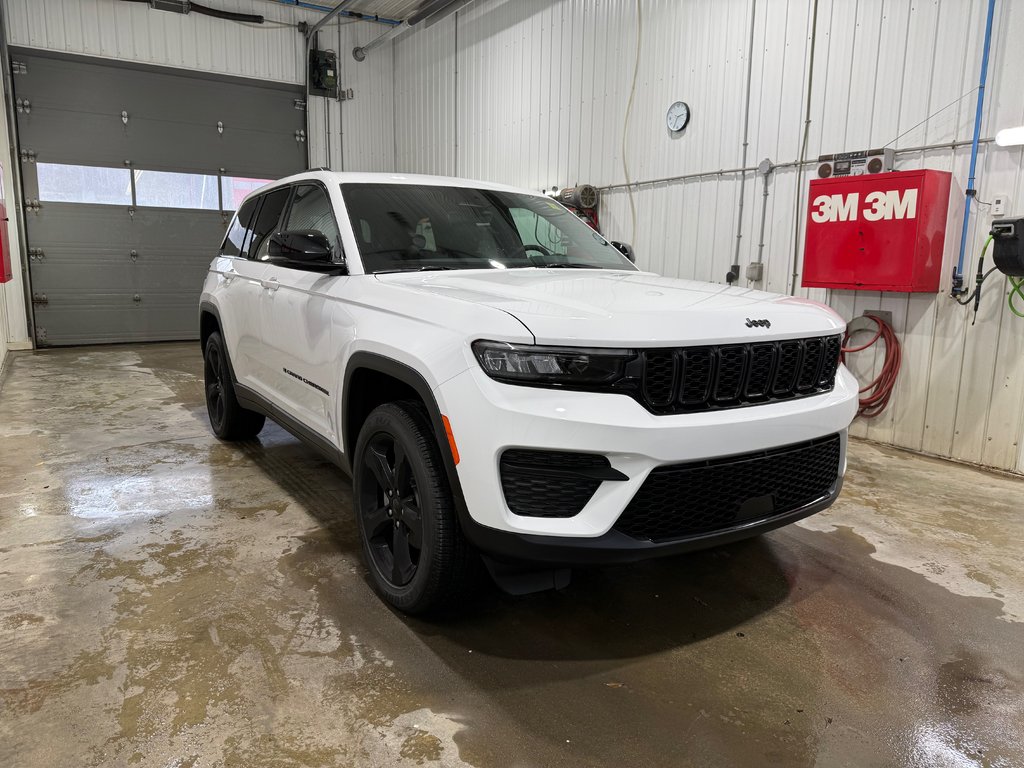 2025 Jeep Grand Cherokee LAREDO ALTITUDE in Grand-Sault and Edmunston, New Brunswick - 3 - w1024h768px