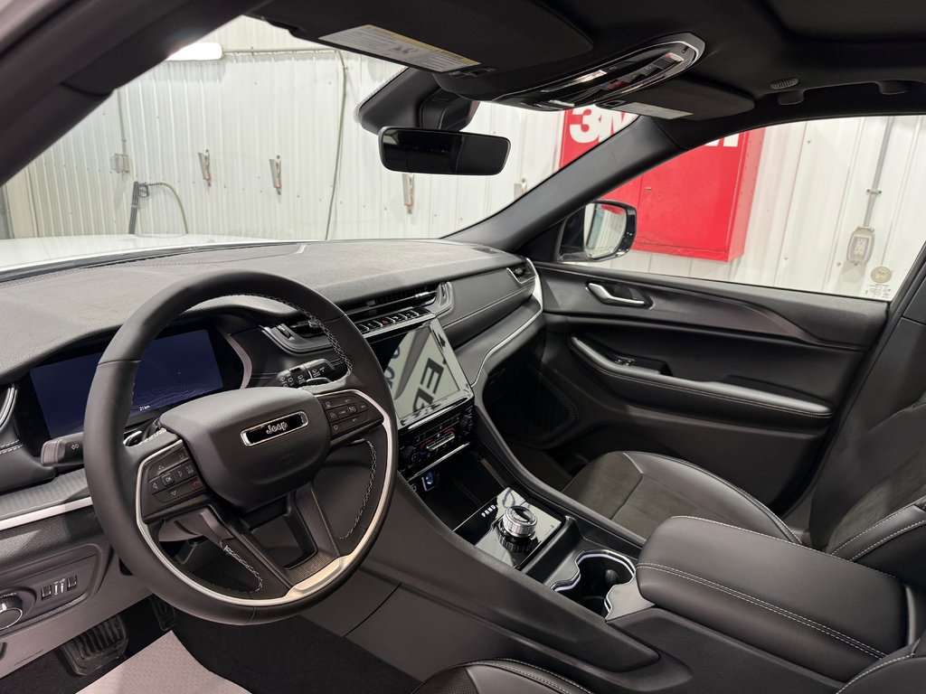 2025 Jeep Grand Cherokee LAREDO ALTITUDE in Grand-Sault and Edmunston, New Brunswick - 7 - w1024h768px