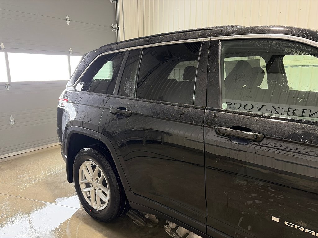 Jeep Grand Cherokee LAREDO X 2026 à Grand-Sault et Edmunston, Nouveau-Brunswick - 4 - w1024h768px