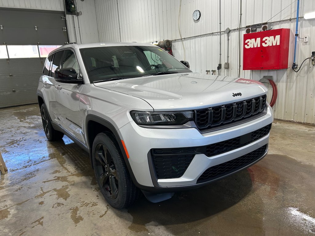 2026 Jeep Grand Cherokee ALTITUDE in Grand-Sault and Edmunston, New Brunswick - 3 - w1024h768px