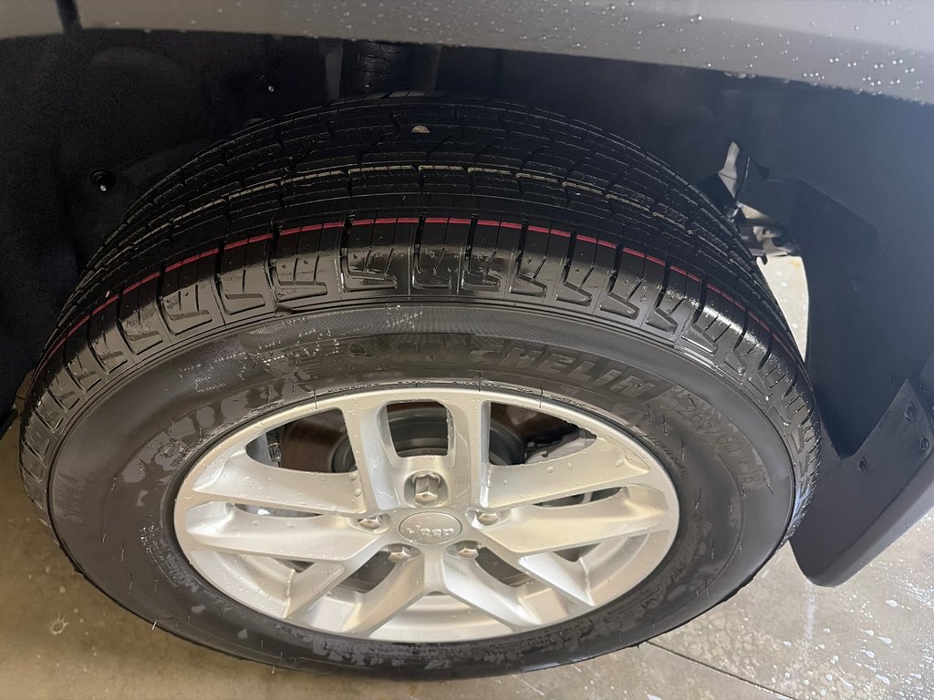 2026 Jeep Grand Cherokee LAREDO X in Grand-Sault and Edmunston, New Brunswick - 8 - w1024h768px