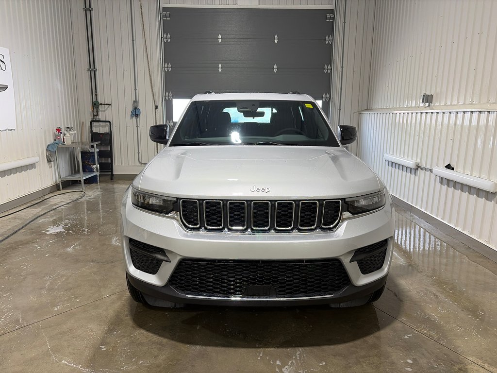 2026 Jeep Grand Cherokee LAREDO X in Grand-Sault and Edmunston, New Brunswick - 2 - w1024h768px