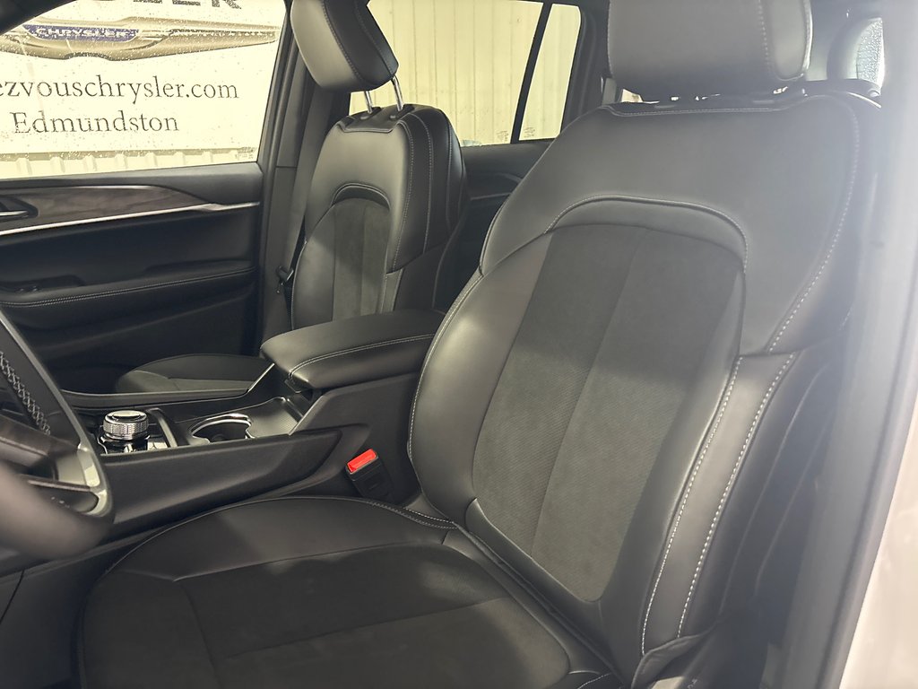 2026 Jeep Grand Cherokee ALTITUDE in Grand-Sault and Edmunston, New Brunswick - 9 - w1024h768px
