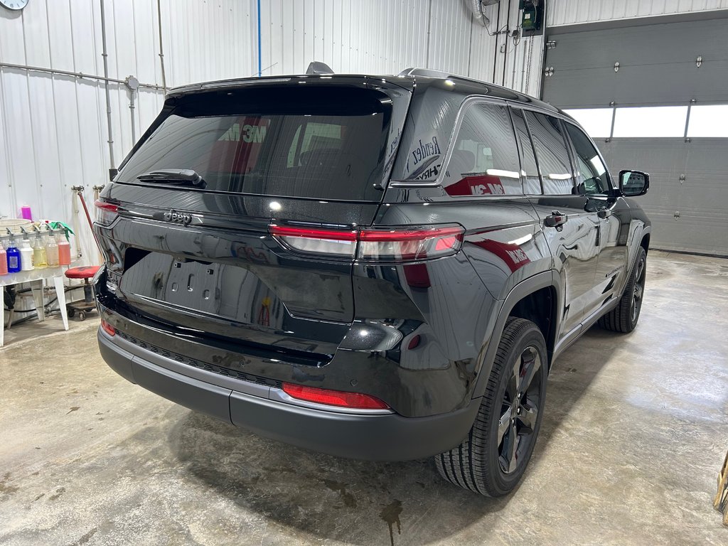 2026 Jeep Grand Cherokee ALTITUDE in Grand-Sault and Edmunston, New Brunswick - 4 - w1024h768px