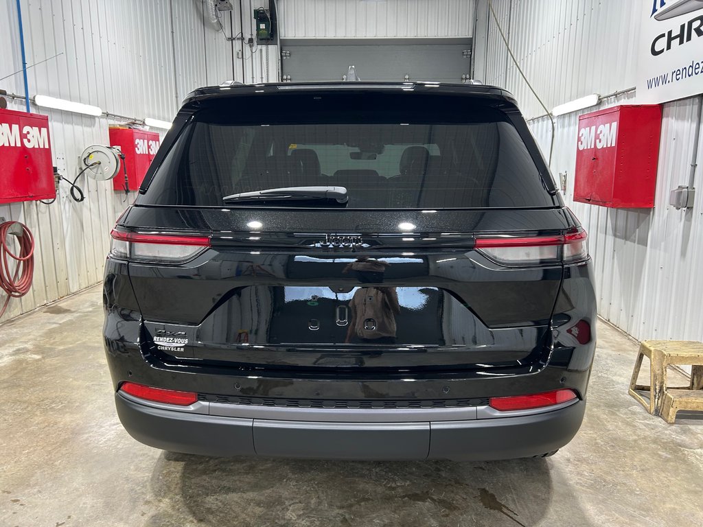 2026 Jeep Grand Cherokee ALTITUDE in Grand-Sault and Edmunston, New Brunswick - 5 - w1024h768px