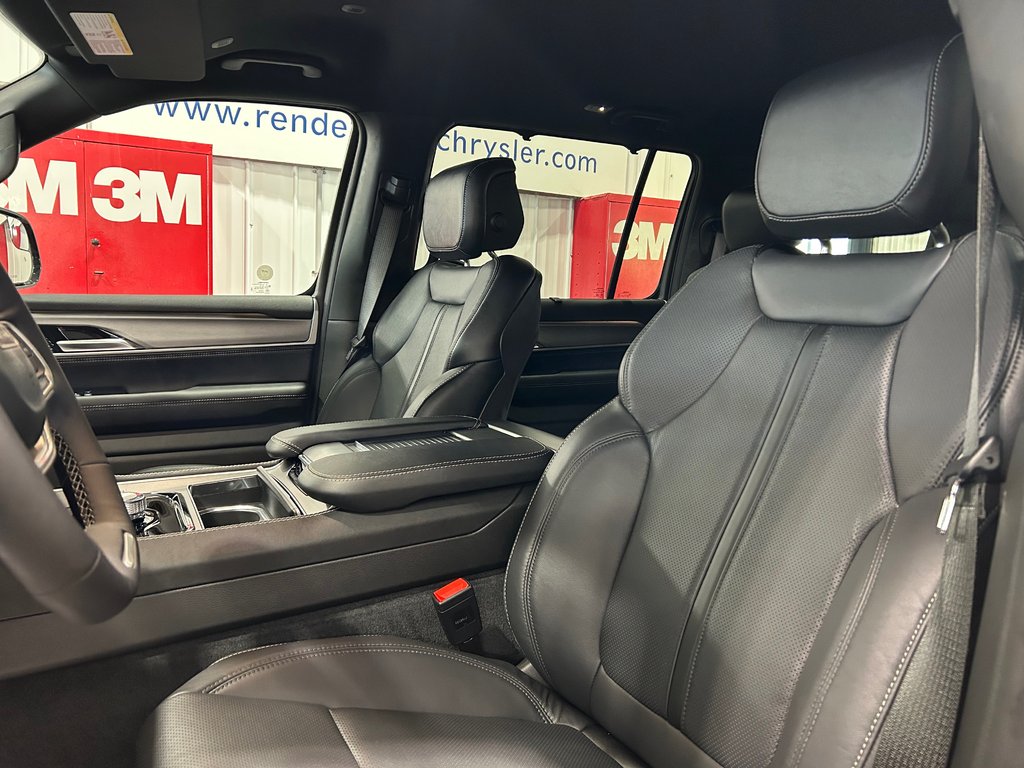 Jeep Grand Wagoneer ALTITUDE 2026 à Grand-Sault et Edmunston, Nouveau-Brunswick - 10 - w1024h768px