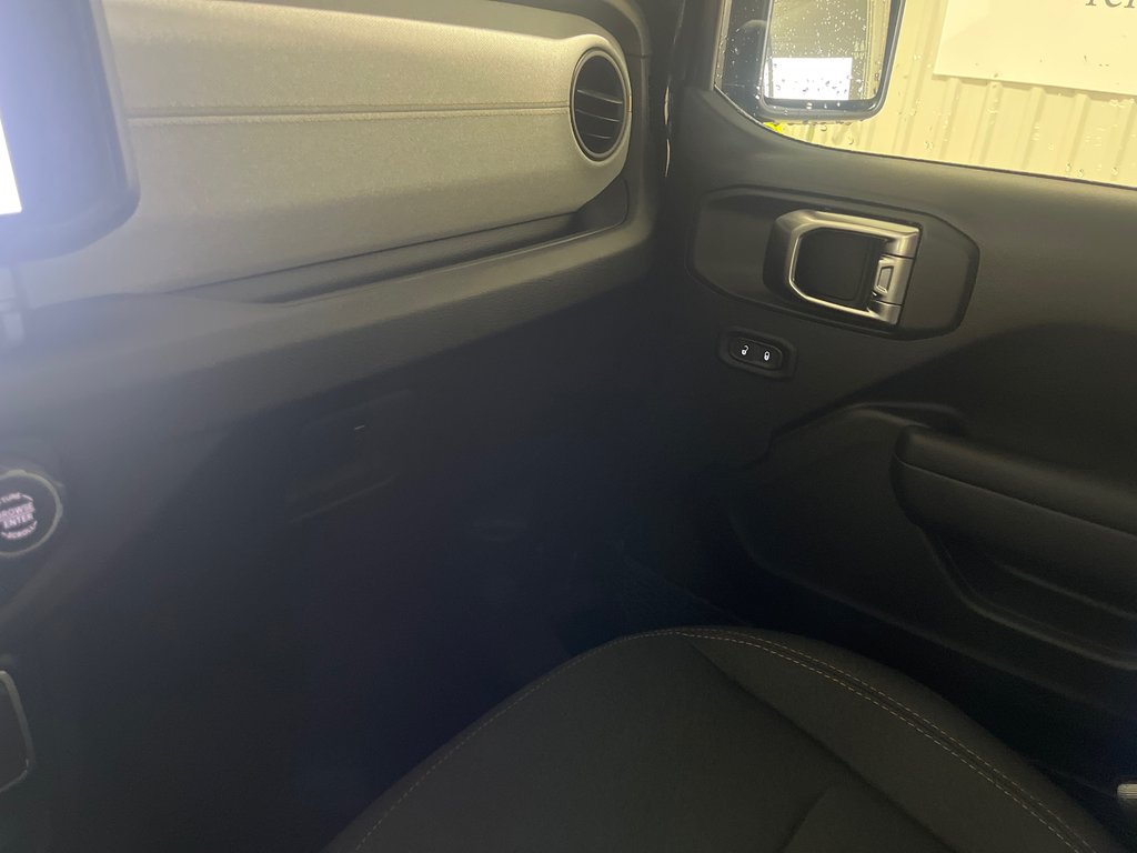 2025 Jeep WRANGLER 4-Door SPORT S in Grand-Sault and Edmunston, New Brunswick - 12 - w1024h768px