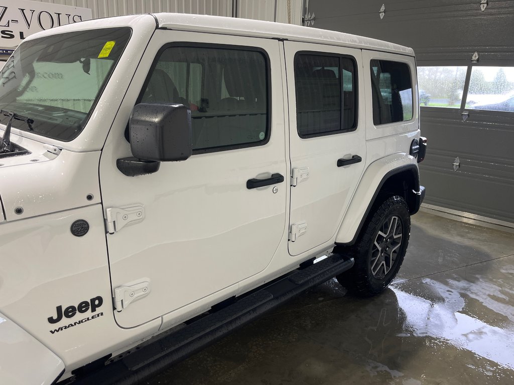 2025 Jeep WRANGLER 4-Door SAHARA in Grand-Sault and Edmunston, New Brunswick - 7 - w1024h768px
