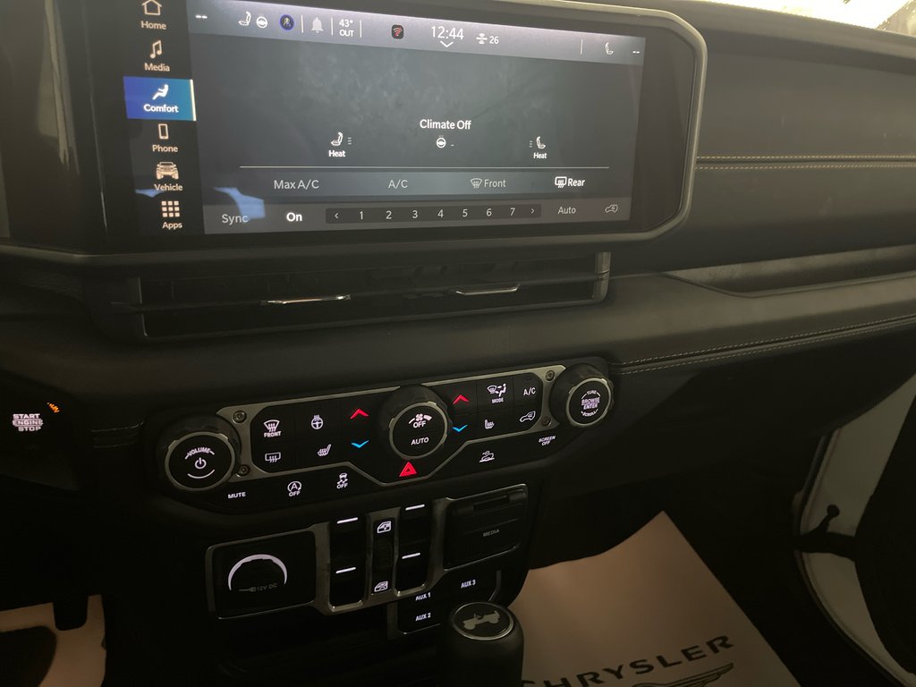 2025 Jeep WRANGLER 4-Door SAHARA in Grand-Sault and Edmunston, New Brunswick - 15 - w1024h768px