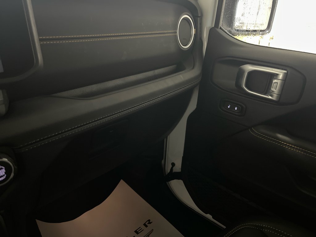 2025 Jeep WRANGLER 4-Door SAHARA in Grand-Sault and Edmunston, New Brunswick - 16 - w1024h768px