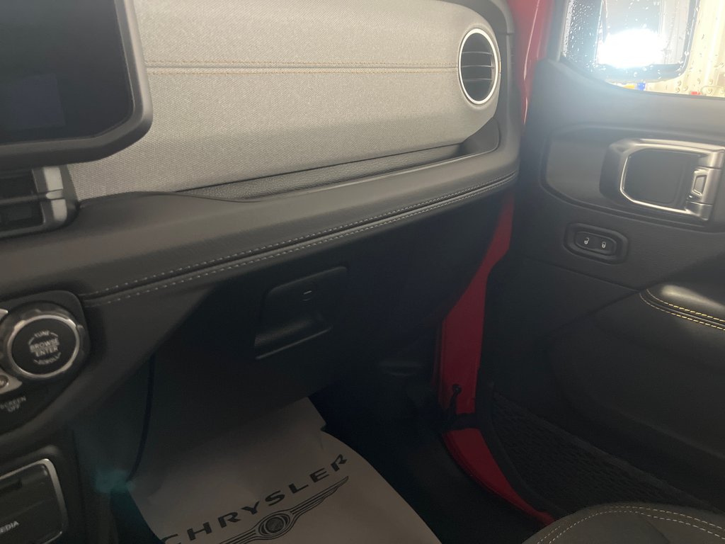 2025 Jeep Wrangler 4-Door SAHARA in Grand-Sault and Edmunston, New Brunswick - 17 - w1024h768px