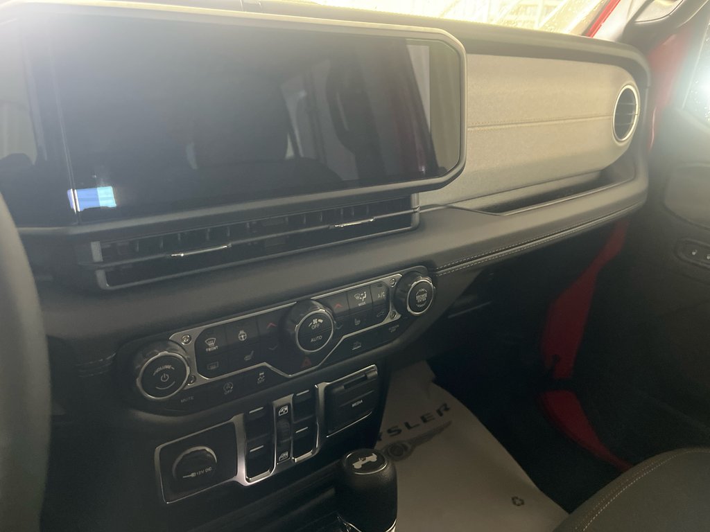 2025 Jeep Wrangler 4-Door SAHARA in Grand-Sault and Edmunston, New Brunswick - 15 - w1024h768px