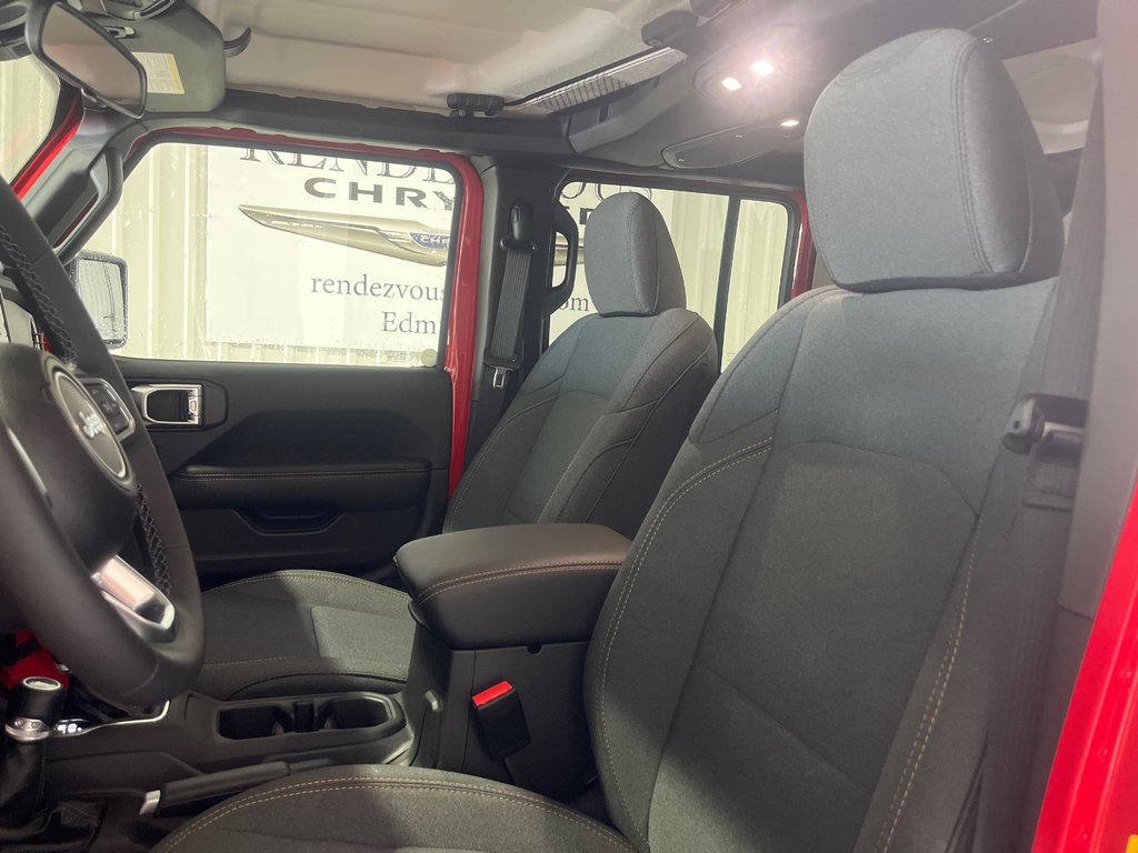 2025 Jeep Wrangler 4-Door SAHARA in Grand-Sault and Edmunston, New Brunswick - 13 - w1024h768px