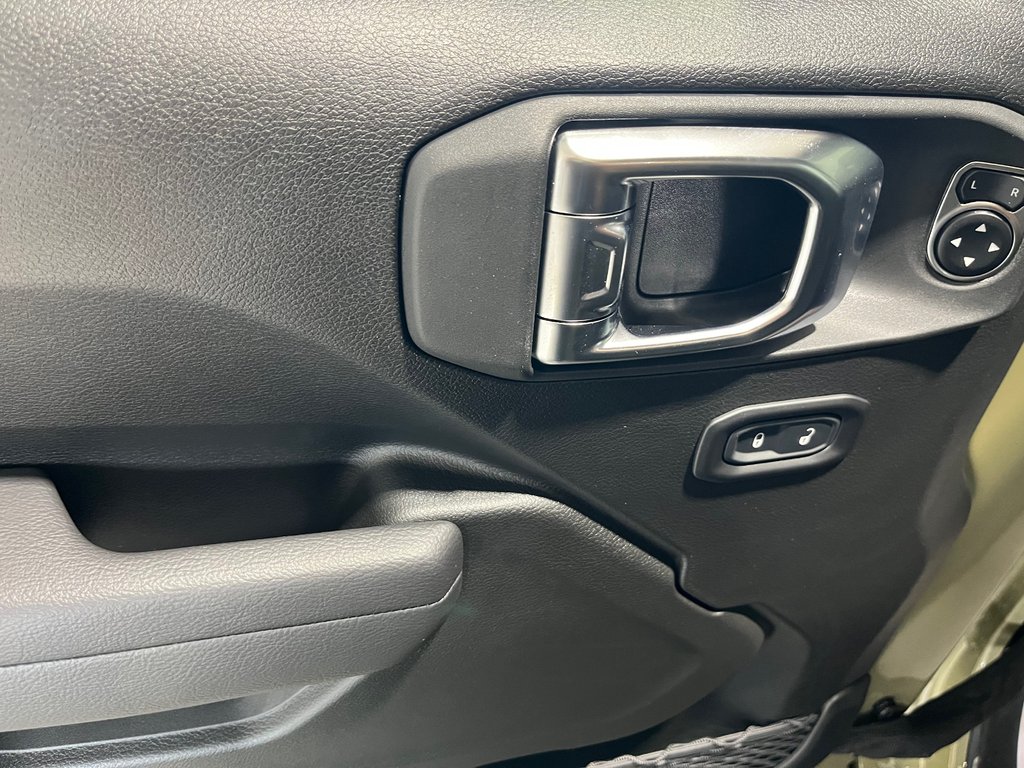 2025 Jeep Wrangler 4-Door WILLYS in Grand-Sault and Edmunston, New Brunswick - 11 - w1024h768px