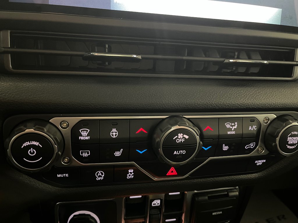 2025 Jeep Wrangler 4-Door WILLYS in Grand-Sault and Edmunston, New Brunswick - 18 - w1024h768px