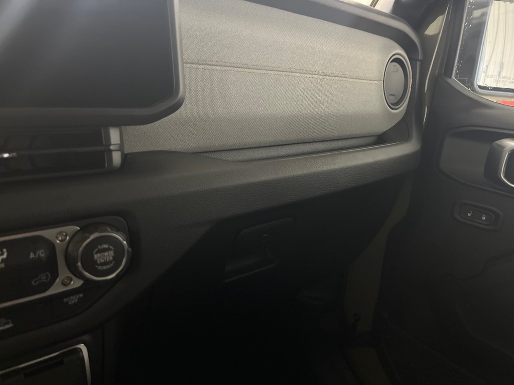 2026 Jeep Wrangler 4-Door WILLYS in Grand-Sault and Edmunston, New Brunswick - 17 - w1024h768px