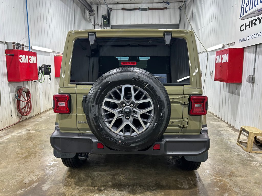Jeep Wrangler 4-Door SAHARA 2026 à Grand-Sault et Edmunston, Nouveau-Brunswick - 5 - w1024h768px