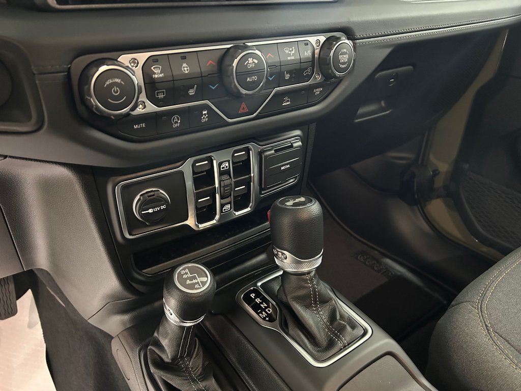 Jeep Wrangler 4-Door SAHARA 2026 à Grand-Sault et Edmunston, Nouveau-Brunswick - 10 - w1024h768px