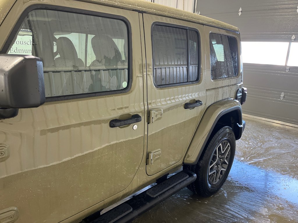 2026 Jeep Wrangler 4-Door SAHARA in Grand-Sault and Edmunston, New Brunswick - 6 - w1024h768px