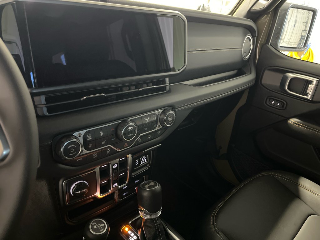 2026 Jeep Wrangler 4-Door SAHARA in Grand-Sault and Edmunston, New Brunswick - 15 - w1024h768px