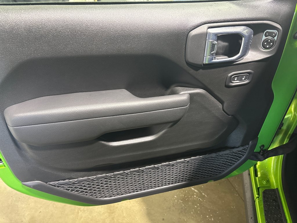 2026 Jeep Wrangler 4-Door RUBICON in Grand-Sault and Edmunston, New Brunswick - 13 - w1024h768px