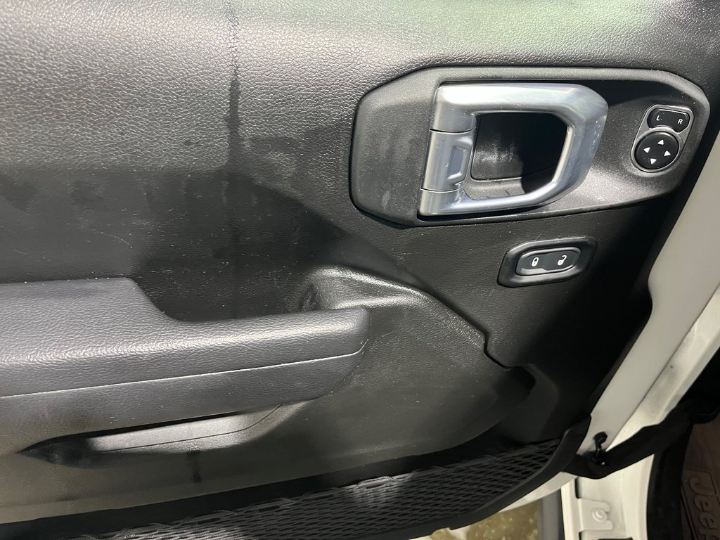 2024 Jeep WRANGLER 4-DOORS SPORT Willys in Grand-Sault and Edmunston, New Brunswick - 11 - w1024h768px