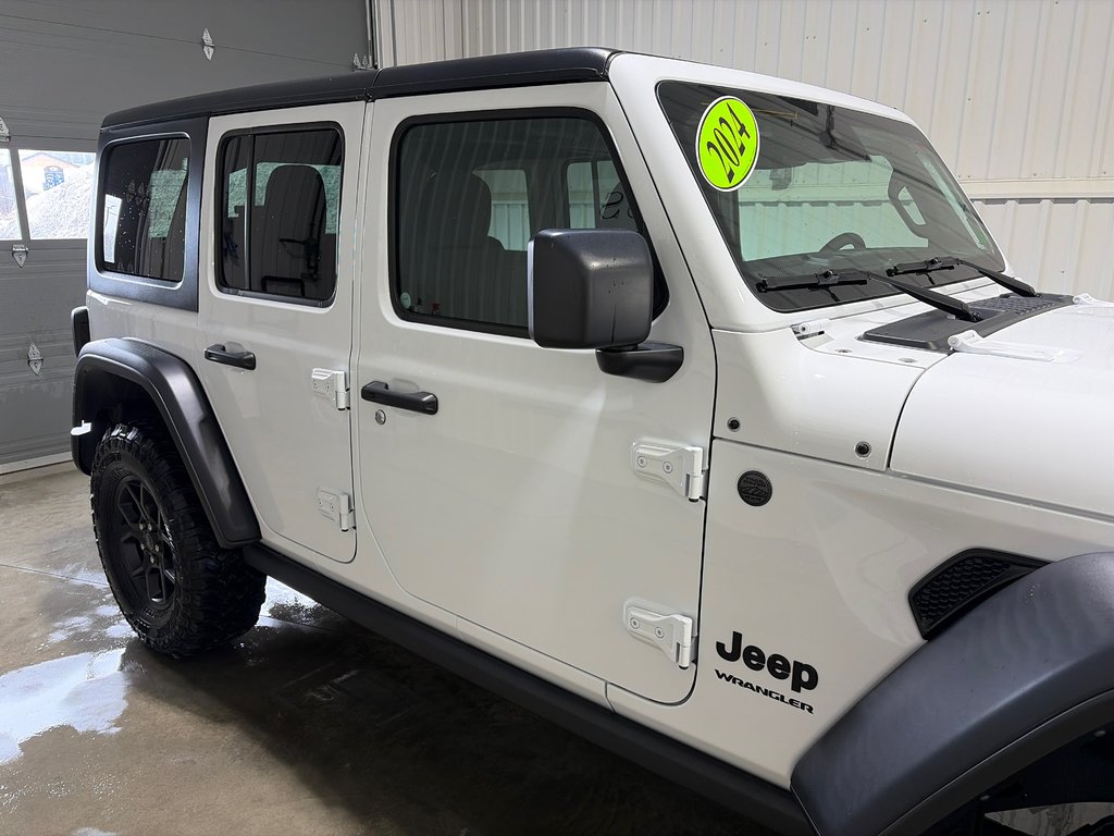 Jeep WRANGLER 4-DOORS SPORT Willys 2024 à Grand-Sault et Edmunston, Nouveau-Brunswick - 4 - w1024h768px