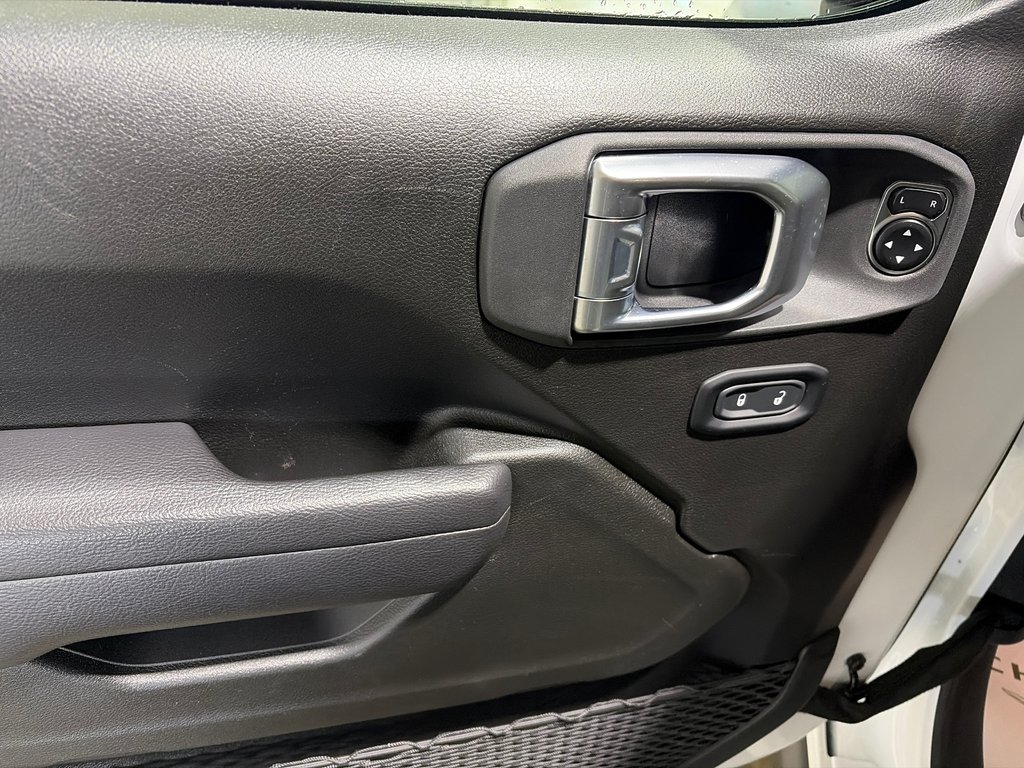 Jeep WRANGLER 4-DOORS SPORT Willys 2024 à Grand-Sault et Edmunston, Nouveau-Brunswick - 5 - w1024h768px