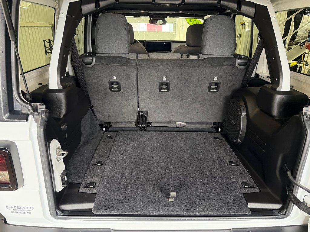 Jeep WRANGLER 4-DOORS SPORT Willys 2024 à Grand-Sault et Edmunston, Nouveau-Brunswick - 13 - w1024h768px