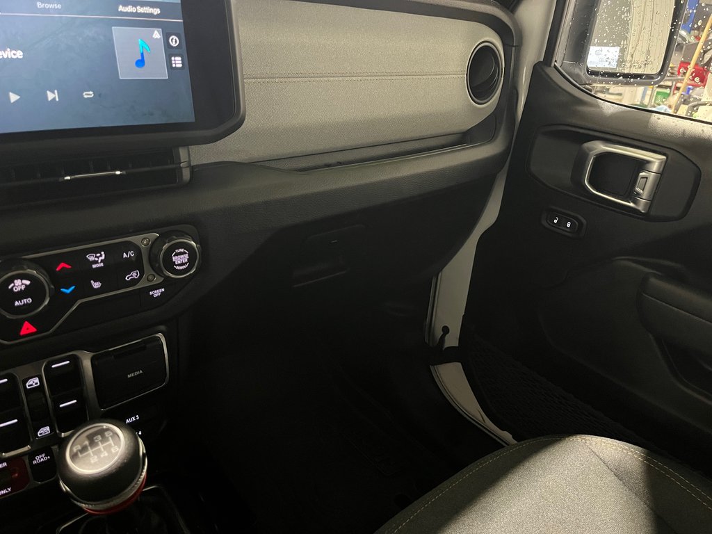 2024 Jeep WRANGLER 4-DOORS SPORT Willys in Grand-Sault and Edmunston, New Brunswick - 16 - w1024h768px