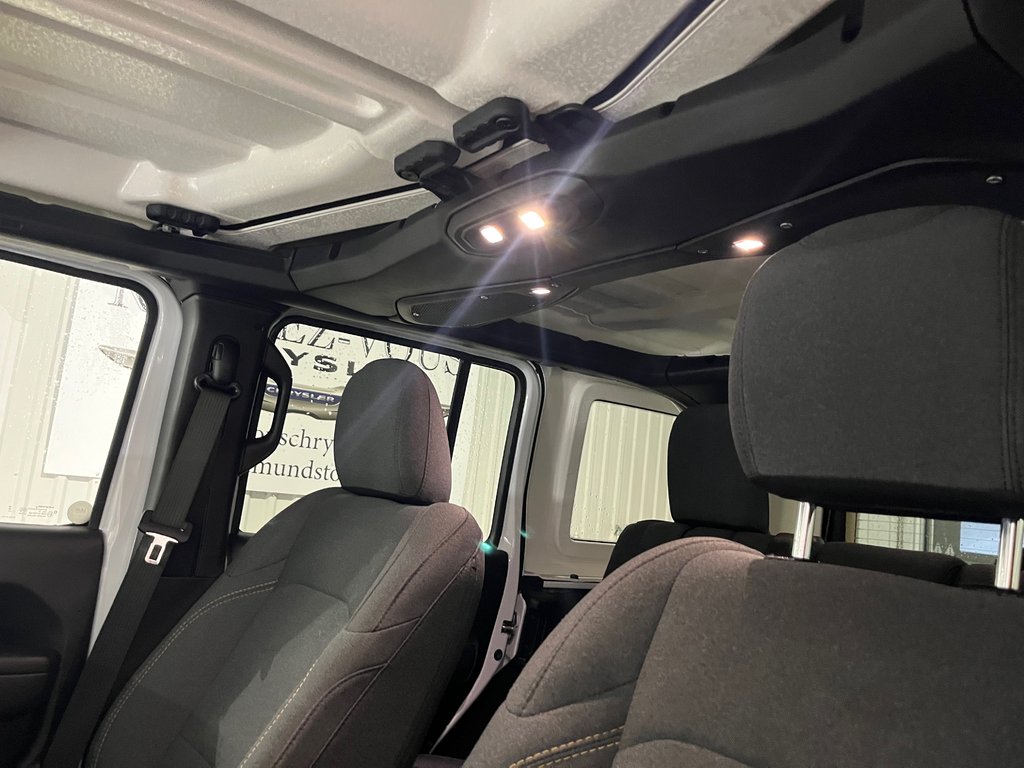 2024 Jeep WRANGLER 4-DOORS SPORT Willys in Grand-Sault and Edmunston, New Brunswick - 13 - w1024h768px