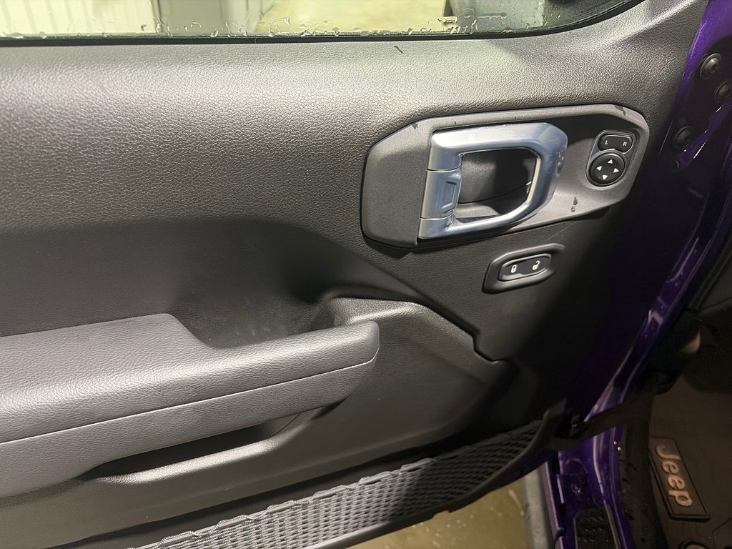 2026 Jeep Wrangler WILLYS in Grand-Sault and Edmunston, New Brunswick - 9 - w1024h768px