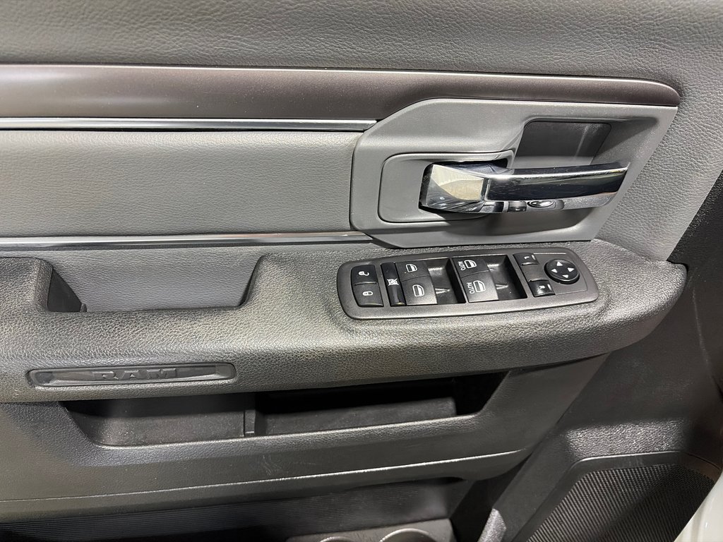 2023 Ram 1500 CLASSIC SLT SLT in Grand-Sault and Edmunston, New Brunswick - 11 - w1024h768px