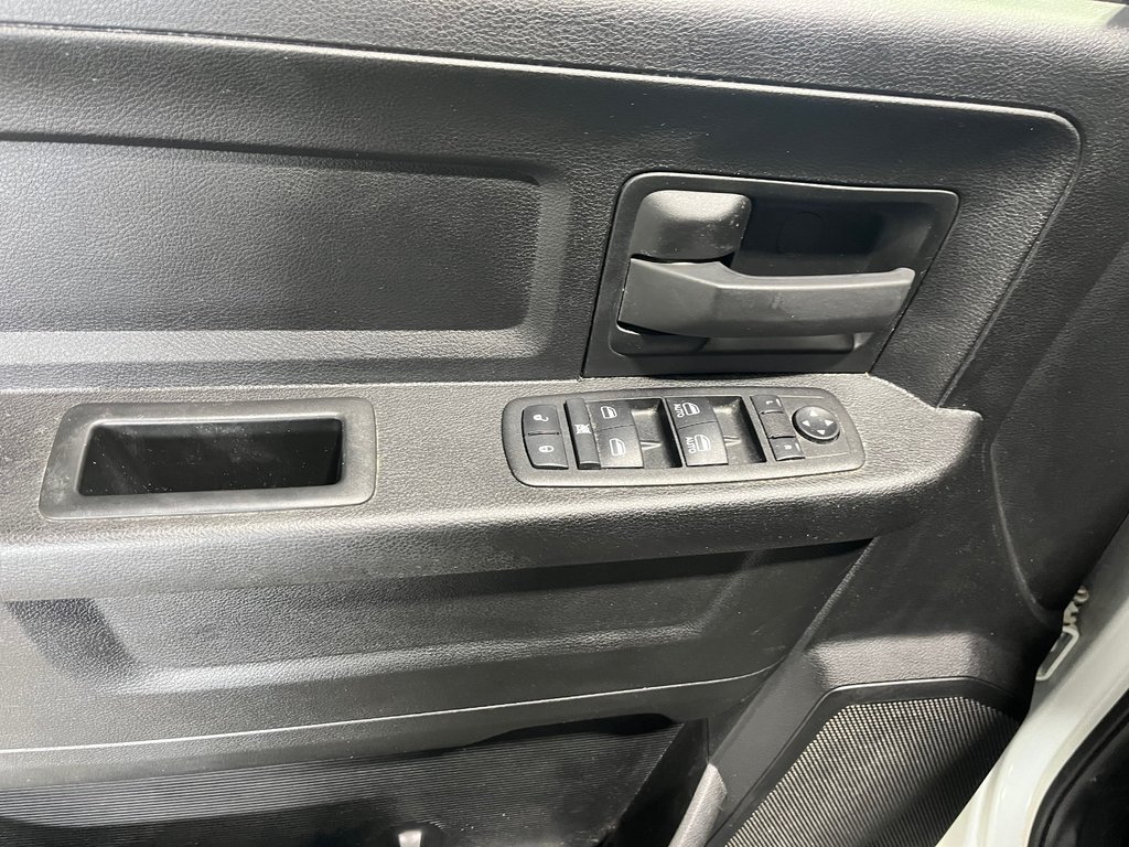 Ram 1500 CLASSIC TRADESMAN Express 2023 à Grand-Sault et Edmunston, Nouveau-Brunswick - 9 - w1024h768px