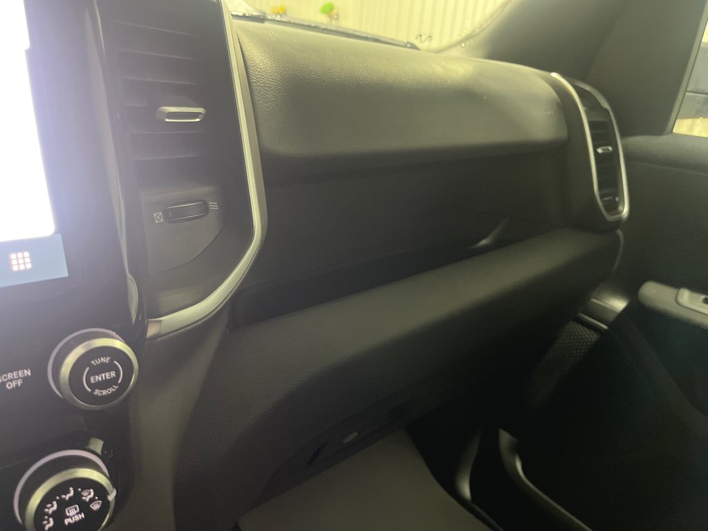 2025 Ram 1500 TRADESMAN in Grand-Sault and Edmunston, New Brunswick - 17 - w1024h768px