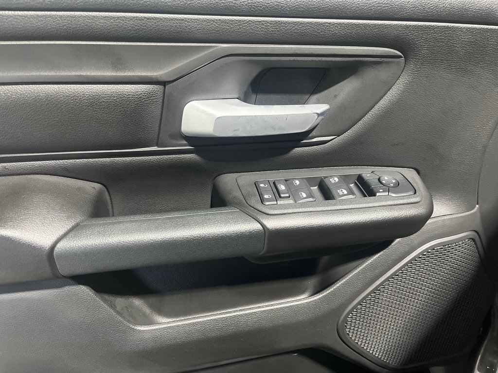 2025 Ram 1500 TRADESMAN in Grand-Sault and Edmunston, New Brunswick - 9 - w1024h768px