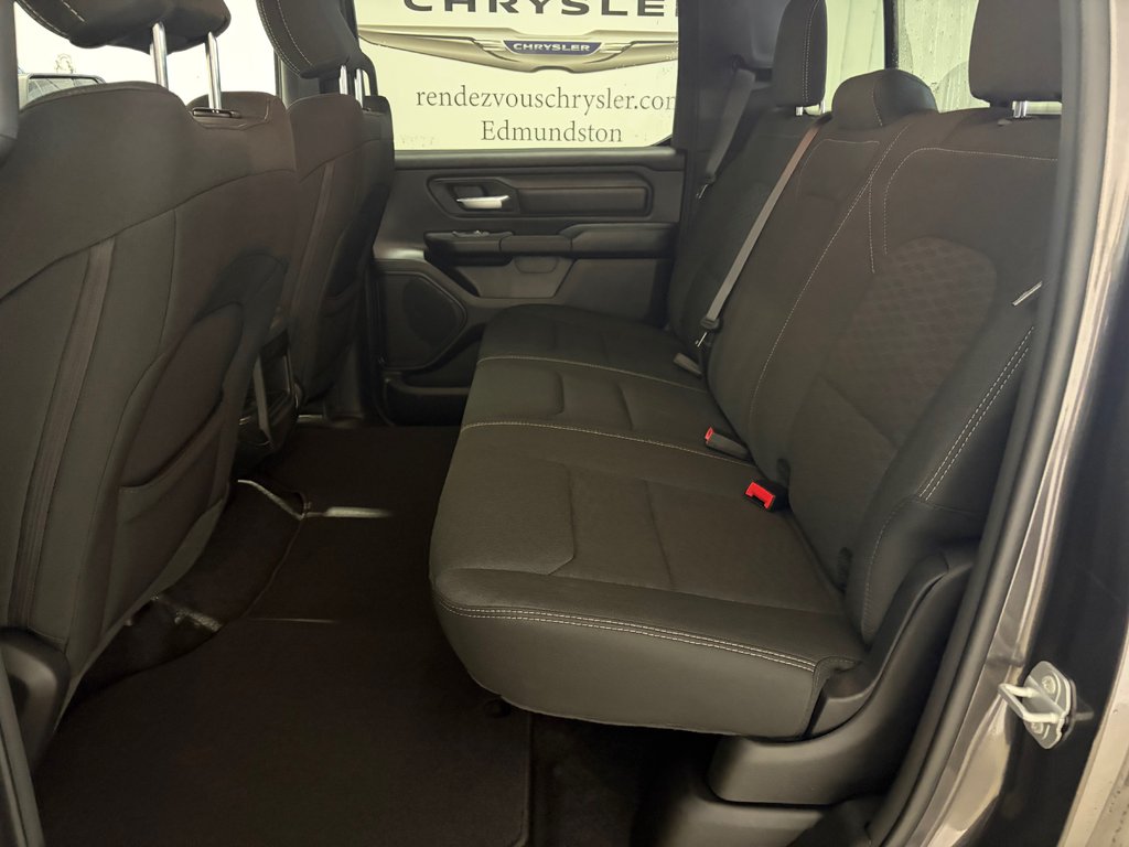2026 Ram 1500 EXPRESS in Grand-Sault and Edmunston, New Brunswick - 10 - w1024h768px