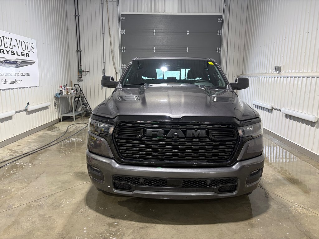 2026 Ram 1500 EXPRESS in Grand-Sault and Edmunston, New Brunswick - 2 - w1024h768px