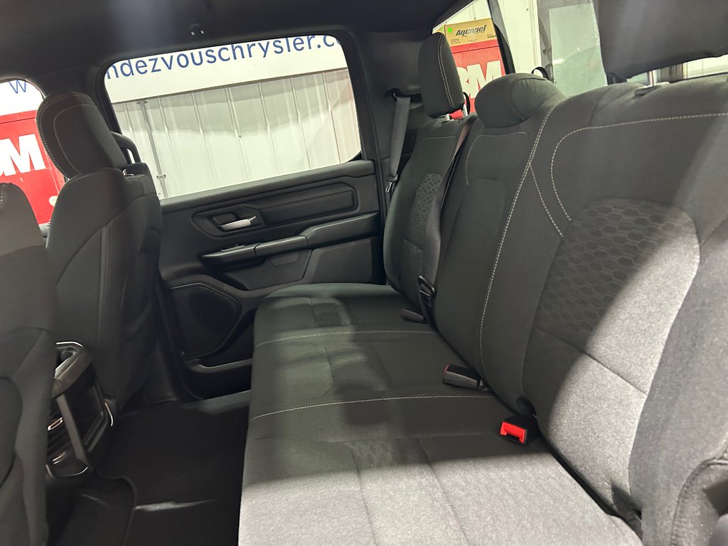 2026 Ram 1500 EXPRESS in Grand-Sault and Edmunston, New Brunswick - 9 - w1024h768px
