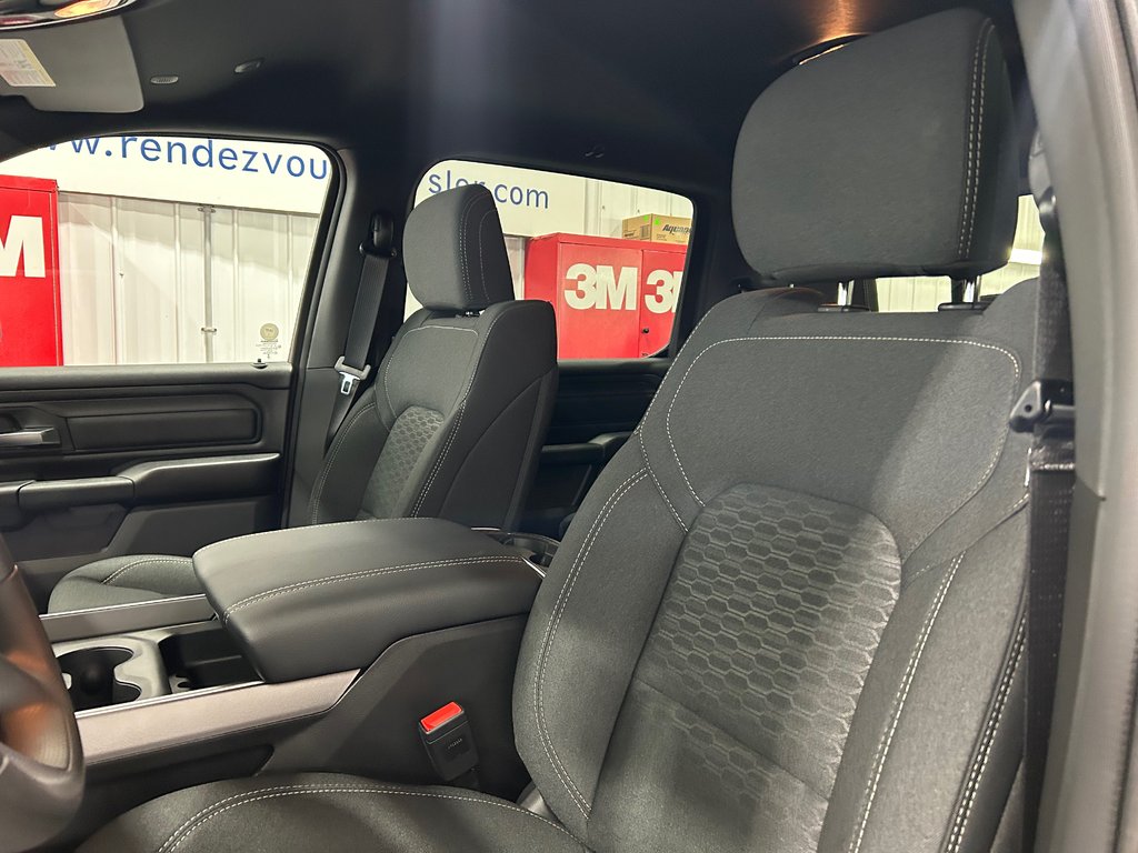 2026 Ram 1500 EXPRESS in Grand-Sault and Edmunston, New Brunswick - 10 - w1024h768px