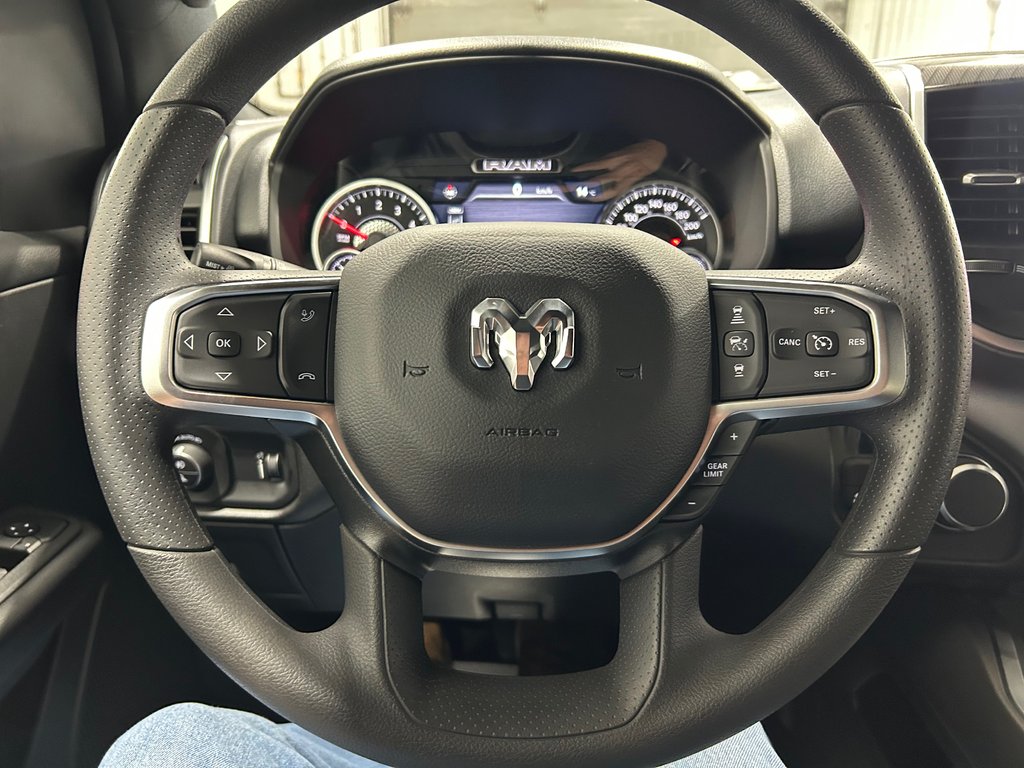 2026 Ram 1500 EXPRESS in Grand-Sault and Edmunston, New Brunswick - 11 - w1024h768px