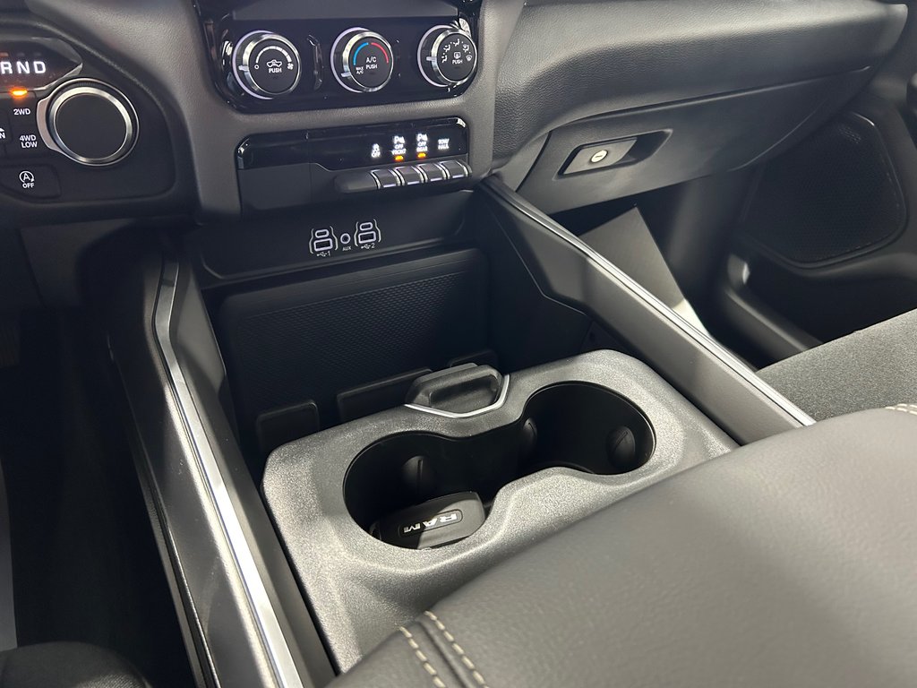 2026 Ram 1500 EXPRESS in Grand-Sault and Edmunston, New Brunswick - 13 - w1024h768px